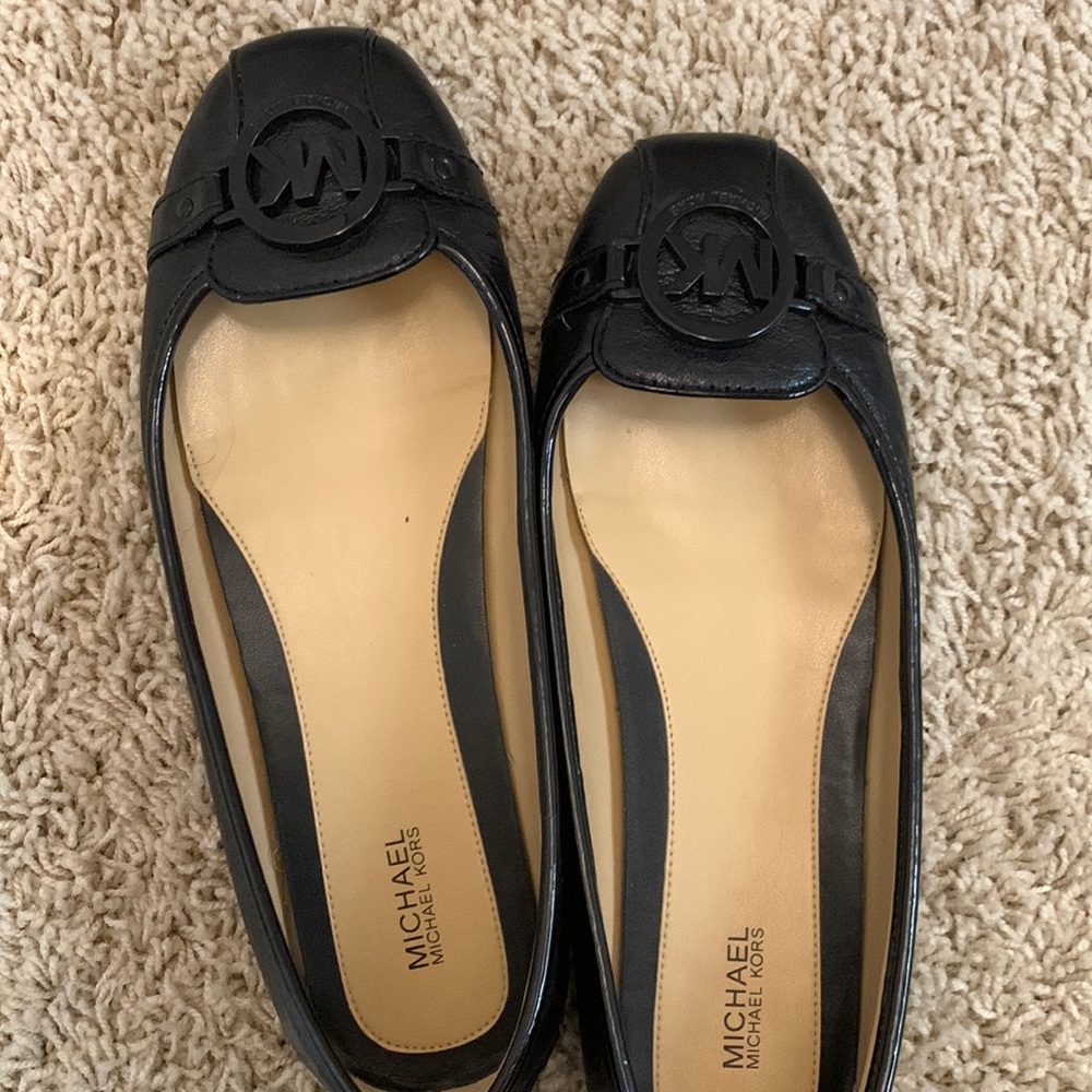 MICHAEL Michael Kors black leather flats - size 9